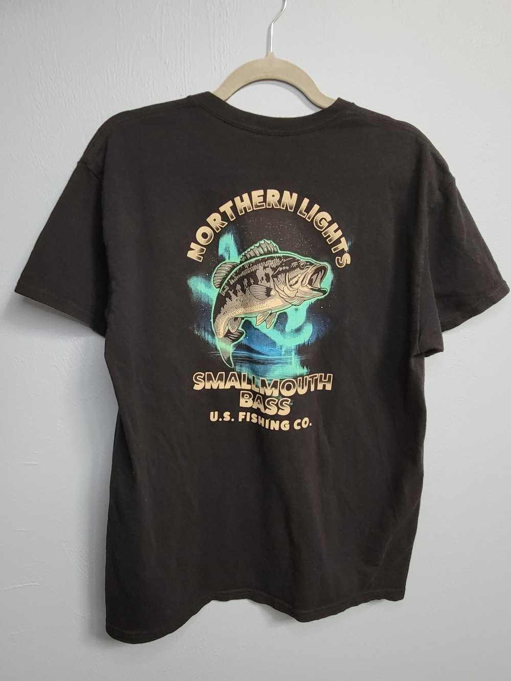 Officially Licensed U.S. Fishing Co. Northern Lights Smallmouth Bass Shirt - L